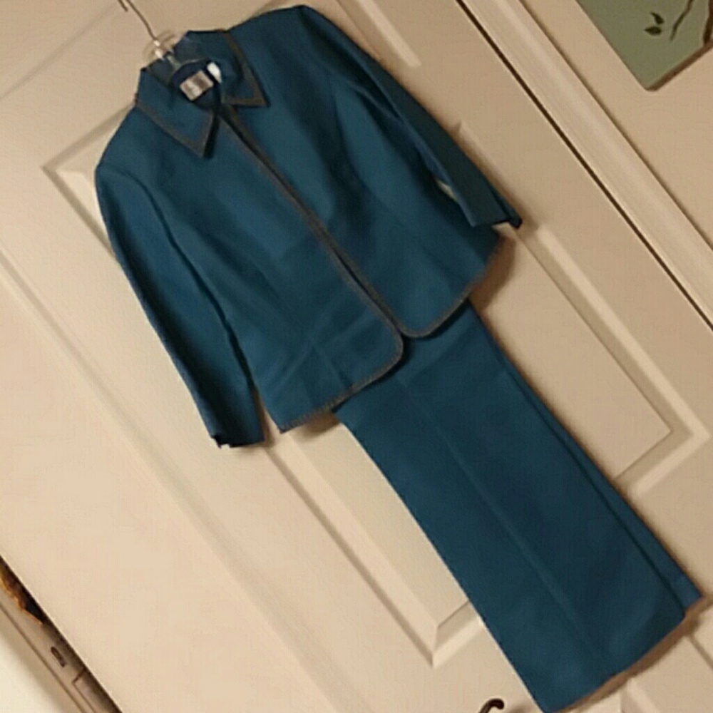 Pant Suit Emma James Petite